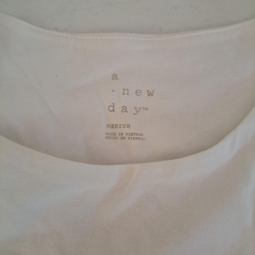 A New Day T-Shirt Womens Medium White New Short Sleeve Crew Neck 974-120-B42 - Picture 3 of 4
